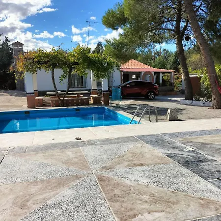 Hébergement de vacances Casa De Campo Con Piscina Y Barbacoa